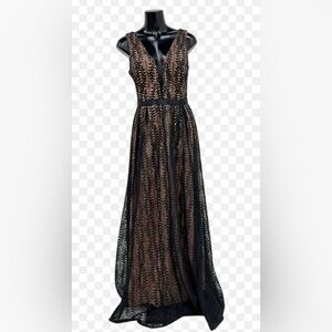 Lucy Wang Women’s Black Lace Sleeveless formal Maxi Dress. Size S